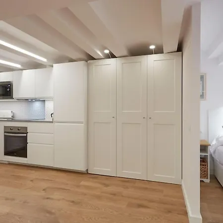 Stylish Eixample Apartment Near Francesc Macia 바르셀로나