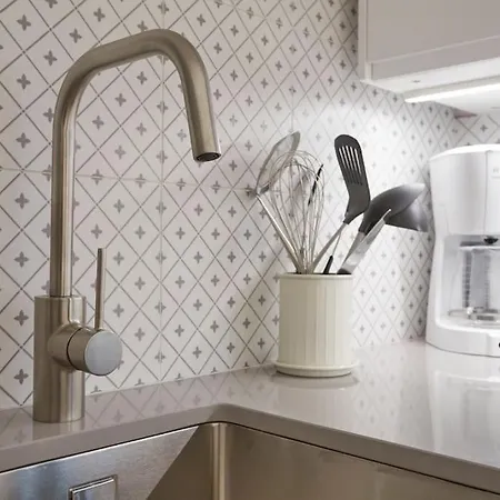 Stylish Eixample Apartment Near Francesc Macia 아파트