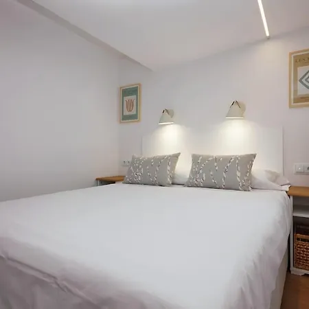 Stylish Eixample Apartment Near Francesc Macia *