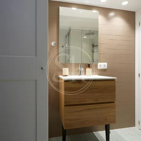 Stylish Eixample Apartment Near Francesc Macia *
